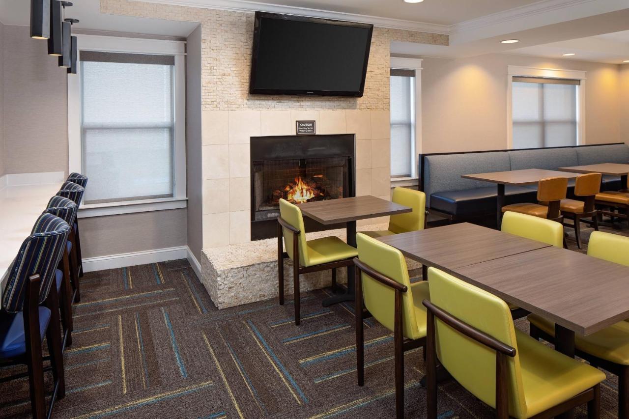 Residence Inn Boston Дедам Екстериор снимка