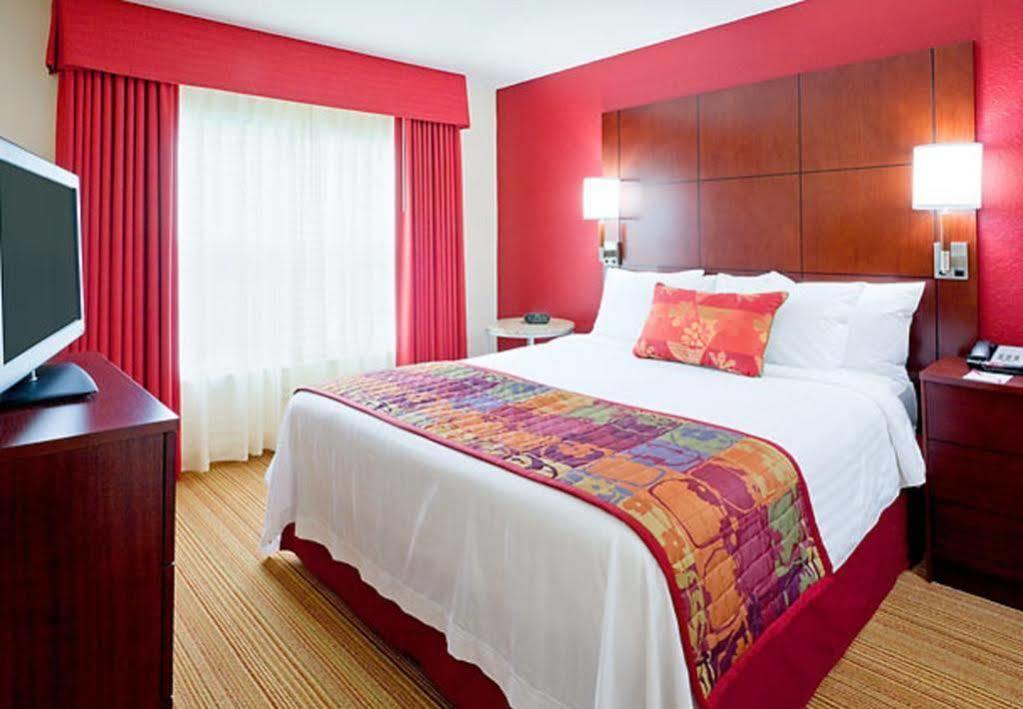 Residence Inn Boston Дедам Екстериор снимка