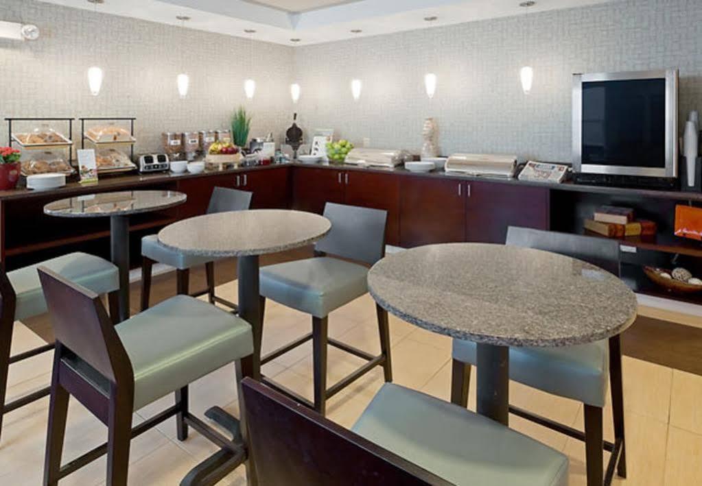 Residence Inn Boston Дедам Екстериор снимка